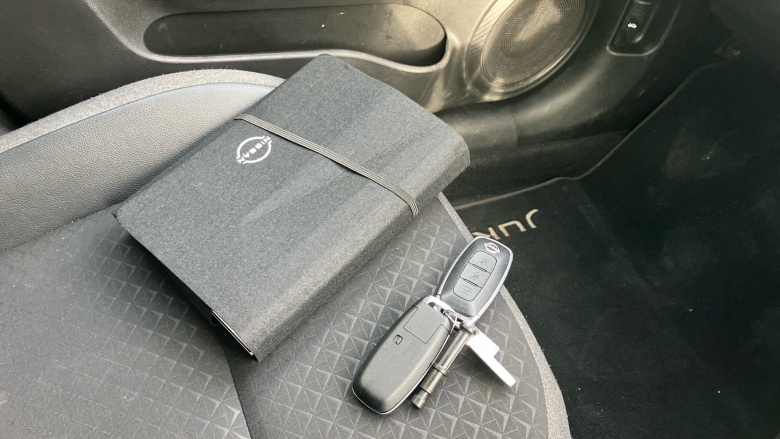 Nissan Juke 1.0 DiG-T N-Connecta 5dr Petrol Hatchback